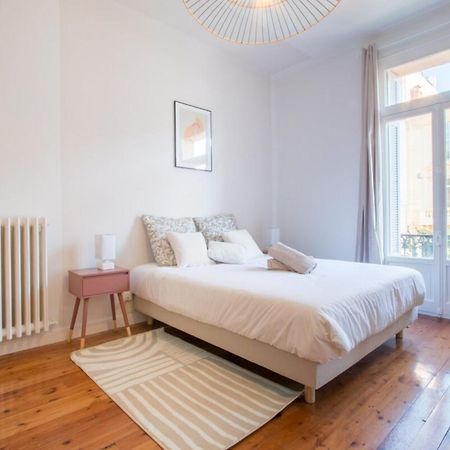 Spacious 2-Bedroom In The Centre Of Ментона Екстериор снимка