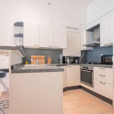 Spacious 2-Bedroom In The Centre Of Ментона Екстериор снимка