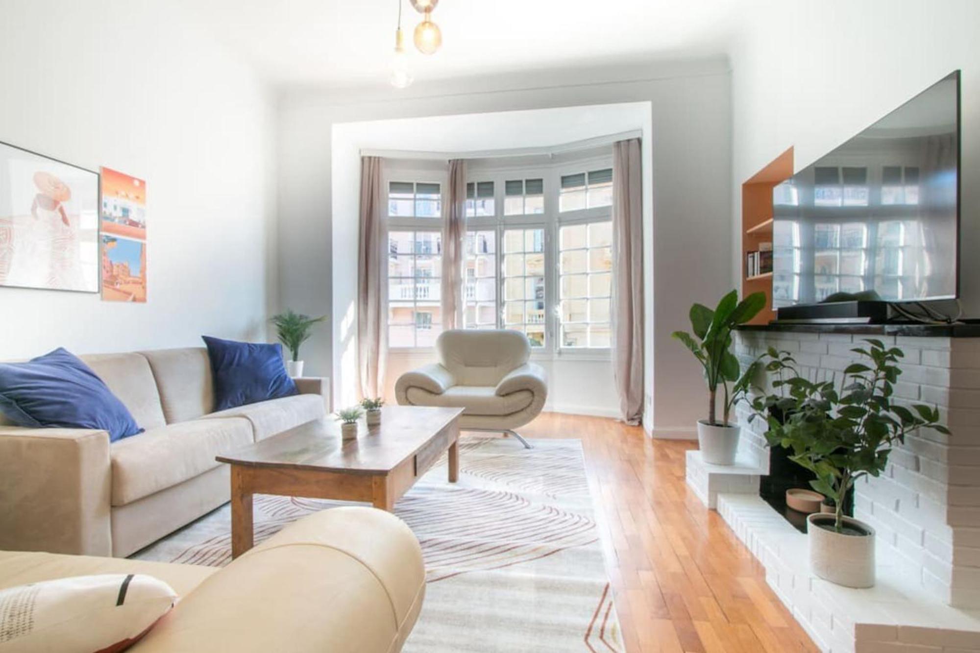 Spacious 2-Bedroom In The Centre Of Ментона Екстериор снимка