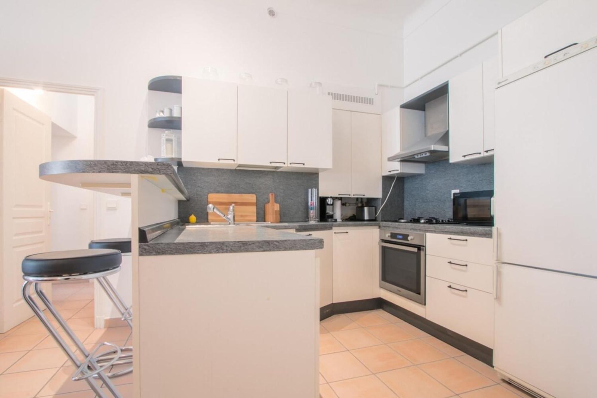 Spacious 2-Bedroom In The Centre Of Ментона Екстериор снимка