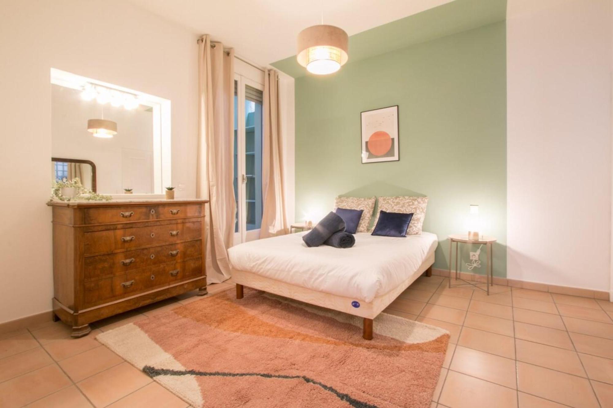 Spacious 2-Bedroom In The Centre Of Ментона Екстериор снимка