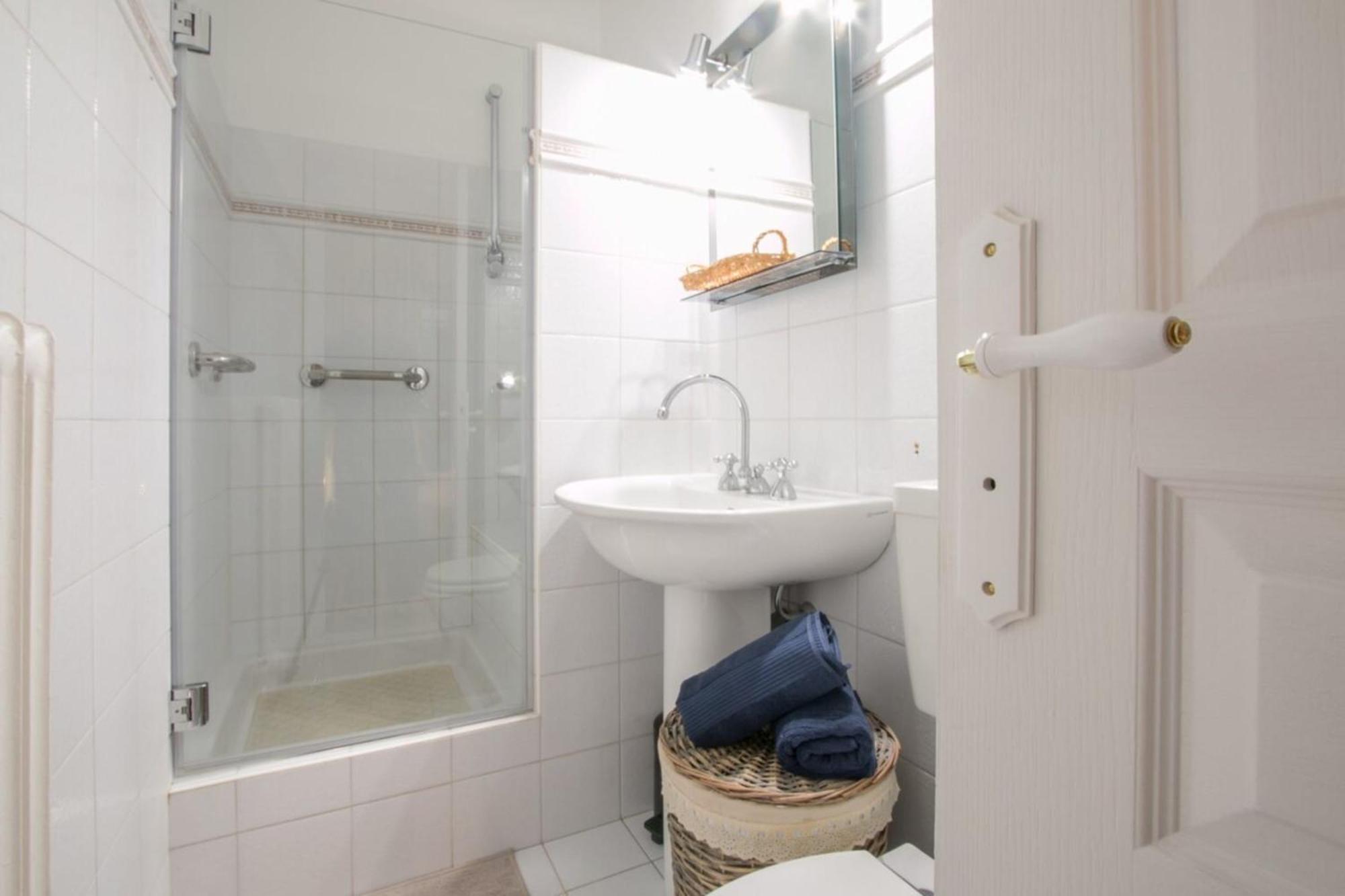 Spacious 2-Bedroom In The Centre Of Ментона Екстериор снимка